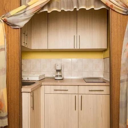 Familia Nyaralo 180 *