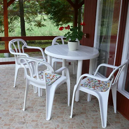 Familia Nyaralo 180 *