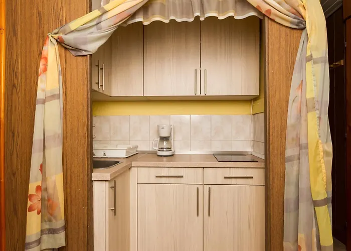 Familia Nyaralo 180 *